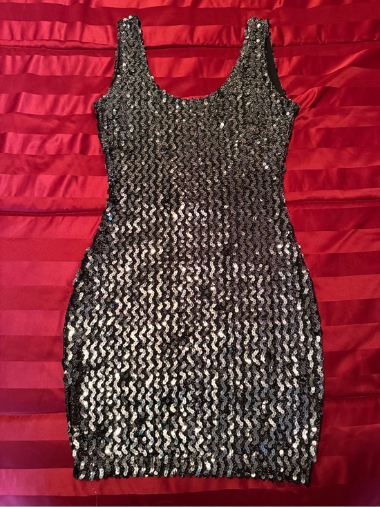 Dresses & Skirts - Vintage Silver/Black Sequin Scoop Neck Bodycon Dress, Size M